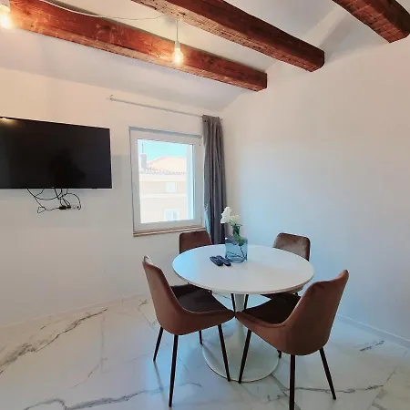 Apartment As Deluxe