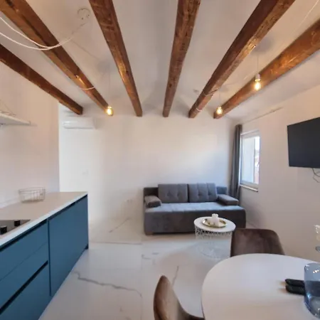 As Deluxe Apartament *