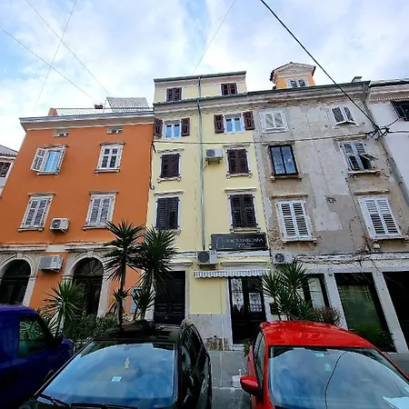 Apartment As Deluxe *