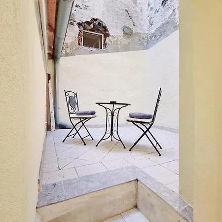 Apartment As Deluxe