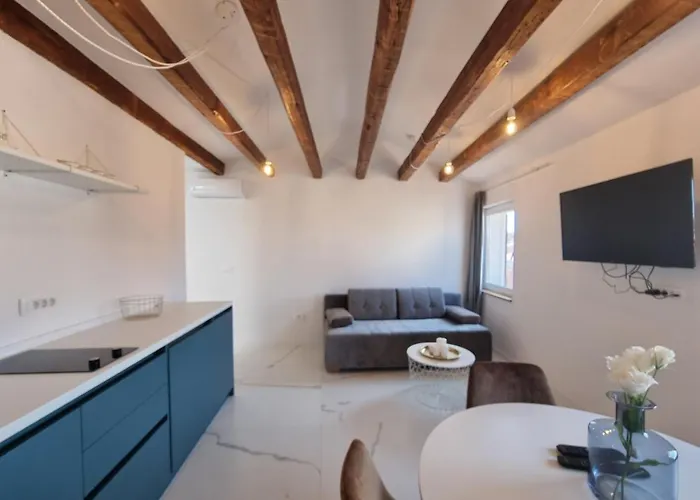 As Deluxe Apartment *