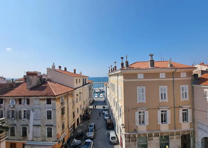 As Deluxe * פיראן