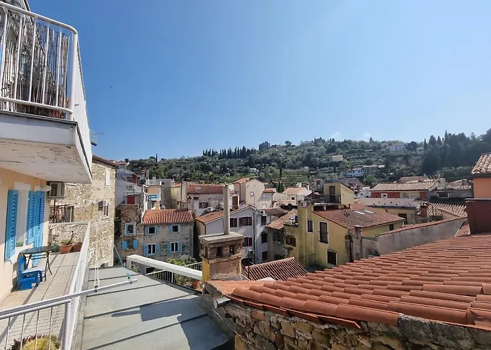 As Deluxe פיראן