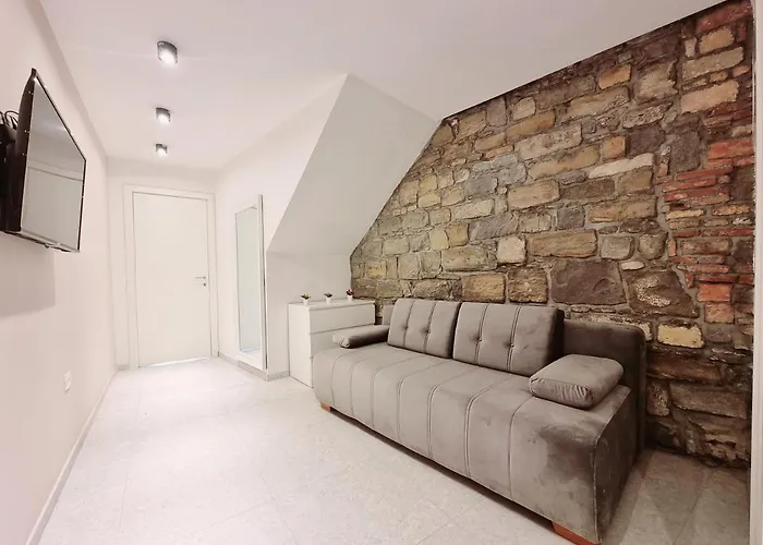 As Deluxe פיראן